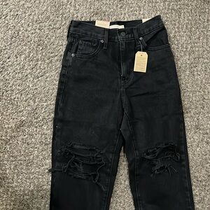 NWT LEVI'S High Waisted Mom Jean 25